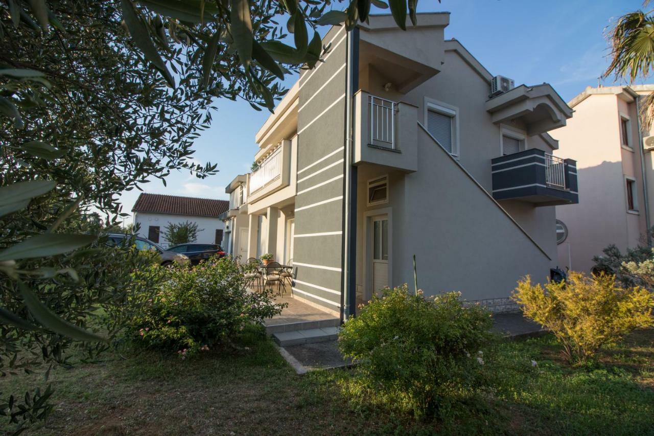 Apartments Luna Светі Филип-і-Яков Екстер'єр фото
