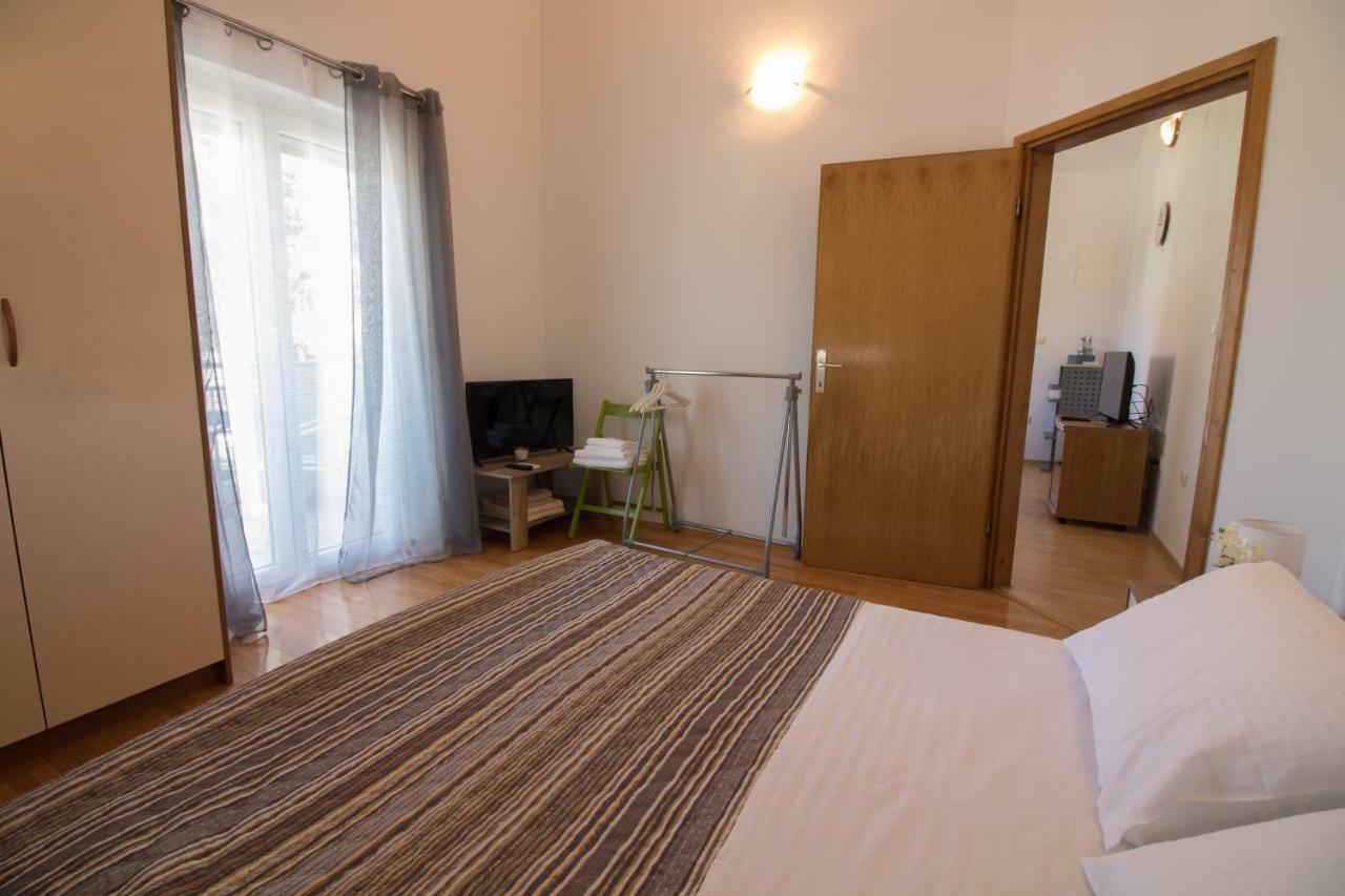 Apartments Luna Светі Филип-і-Яков Екстер'єр фото