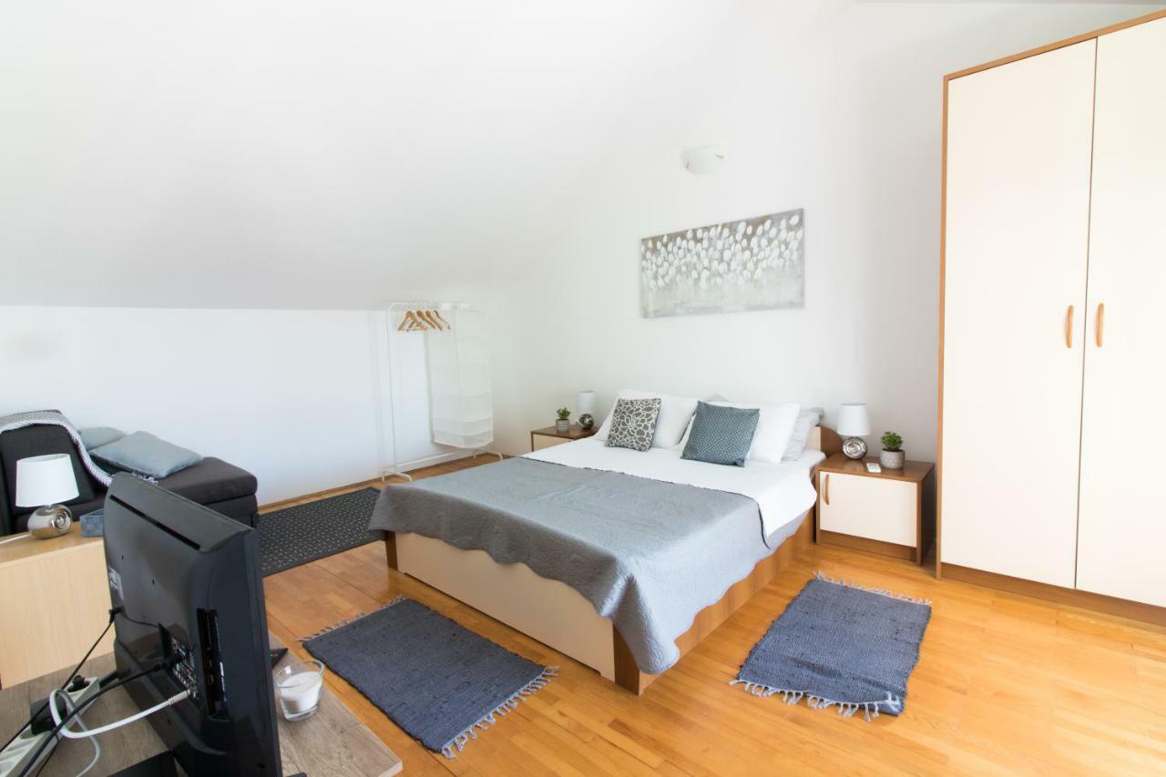 Apartments Luna Светі Филип-і-Яков Екстер'єр фото